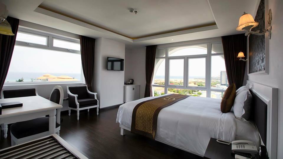 Phòng Deluxe Ocean View khách sạn Sea Phoenix Đà Nẵng